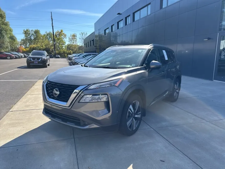 2022 Nissan Rogue SL photo 1