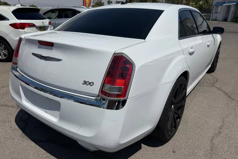 2013 Chrysler 300 Base Limited photo 1