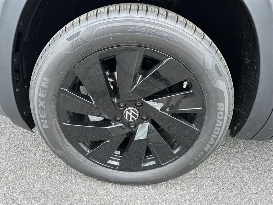 2024 Volkswagen Atlas SE Technology photo 1