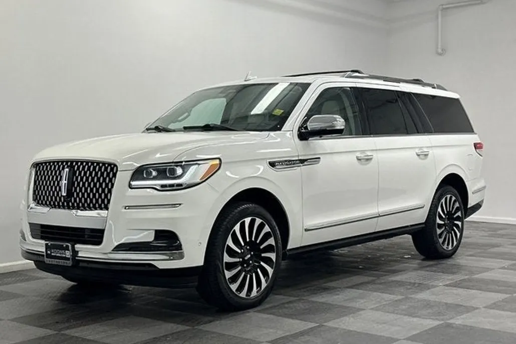 2023 Lincoln Navigator Black Label photo 1