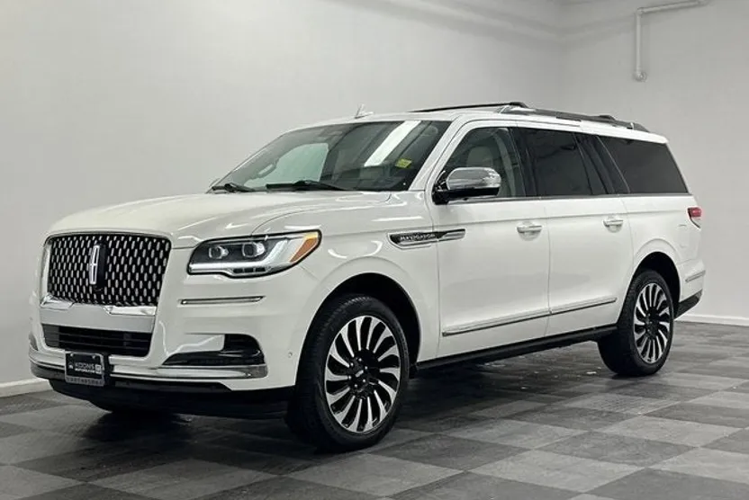 2023 Lincoln Navigator Black Label photo 1