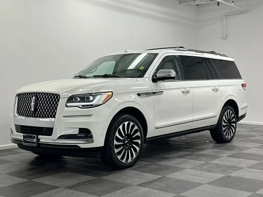 2023 Lincoln Navigator Black Label photo 1