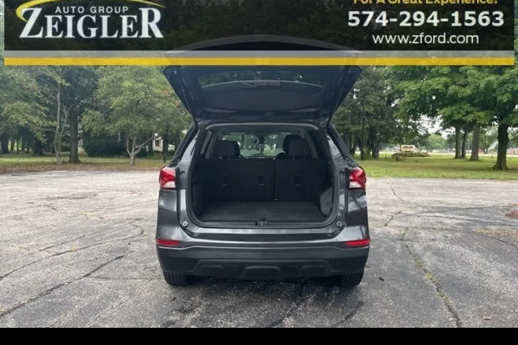 2022 Chevrolet Equinox LS photo 1