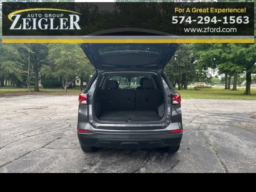 2022 Chevrolet Equinox LS photo 1