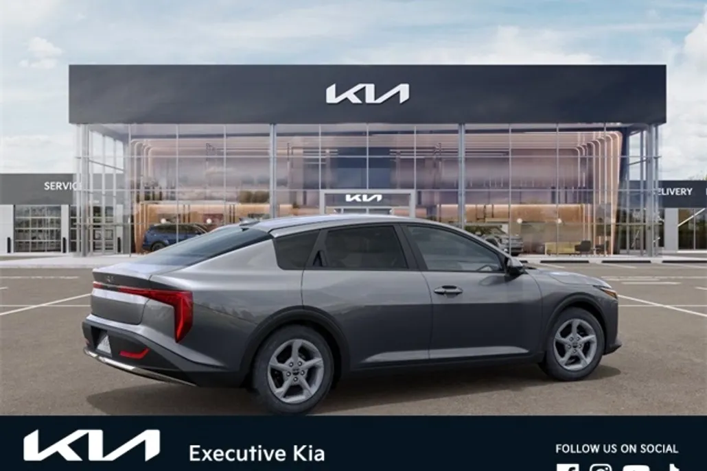 2025 Kia K4 LXS photo 1