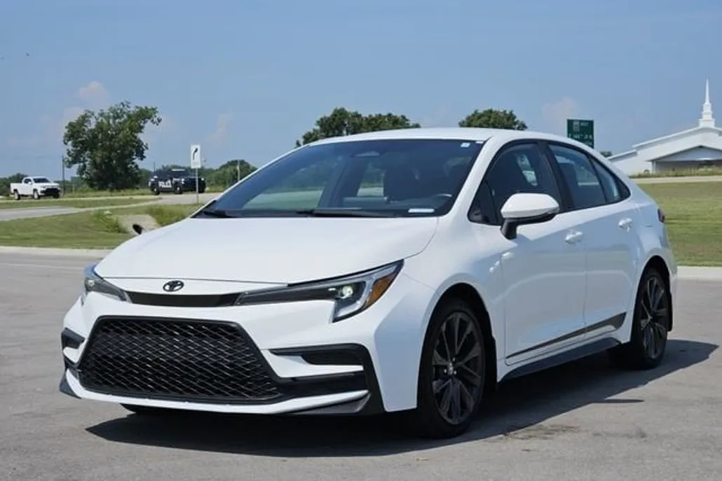2024 Toyota Corolla SE photo 1