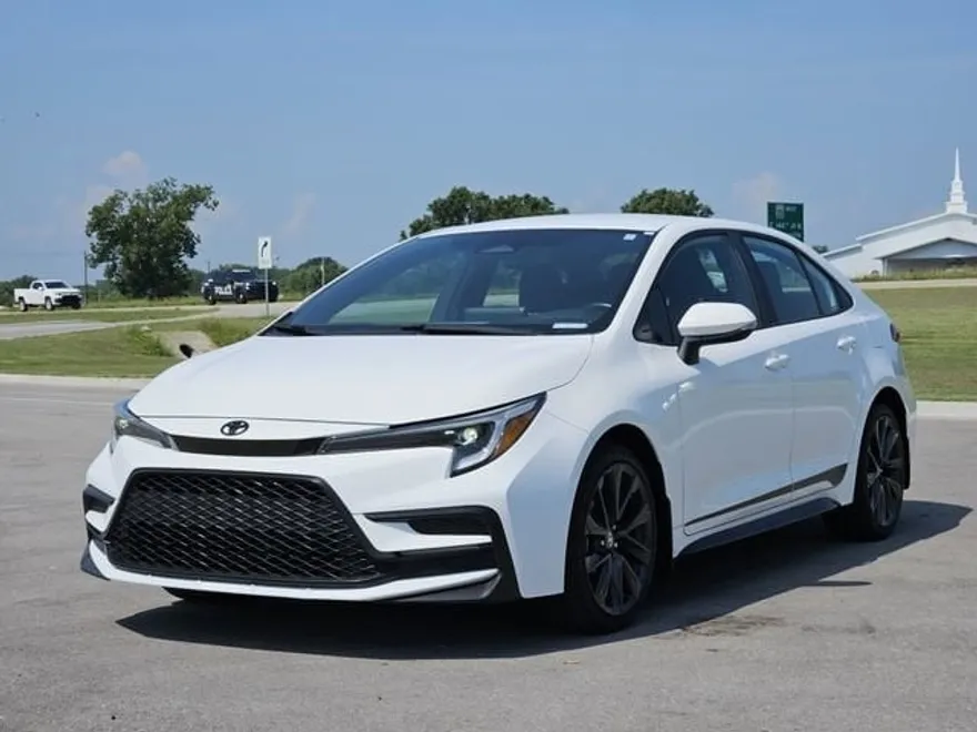 2024 Toyota Corolla SE photo 1