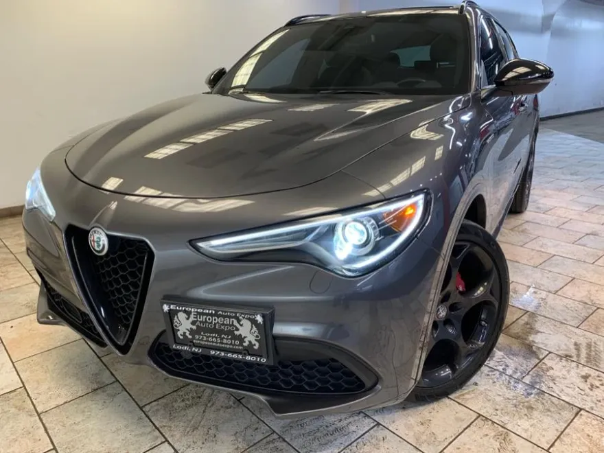 2023 Alfa Romeo Stelvio Ti photo 1