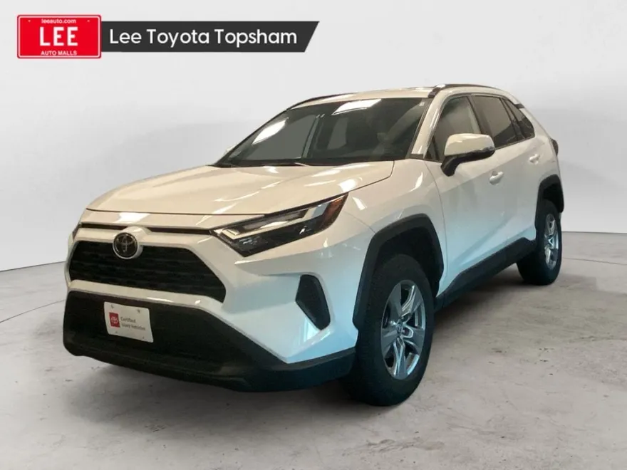 2023 Toyota RAV4 XLE photo 1
