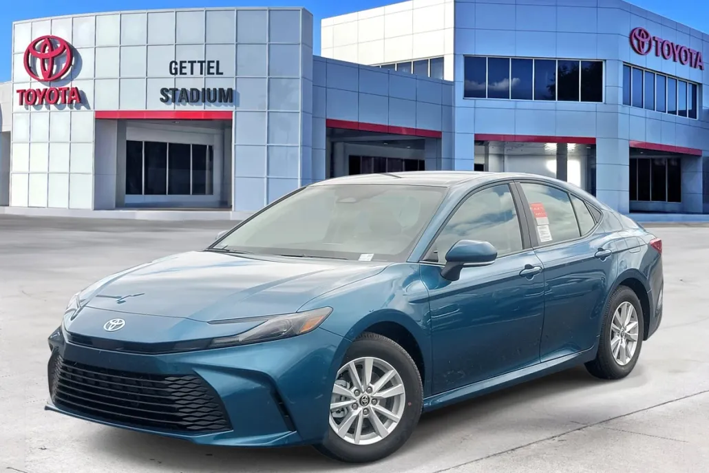 2026 Toyota Camry LE photo 1