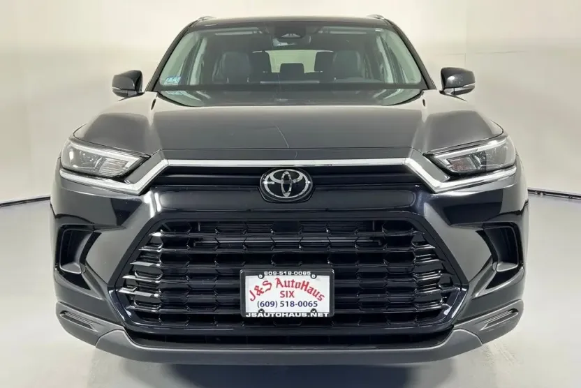 2024 Toyota Highlander Hybrid XLE photo 1