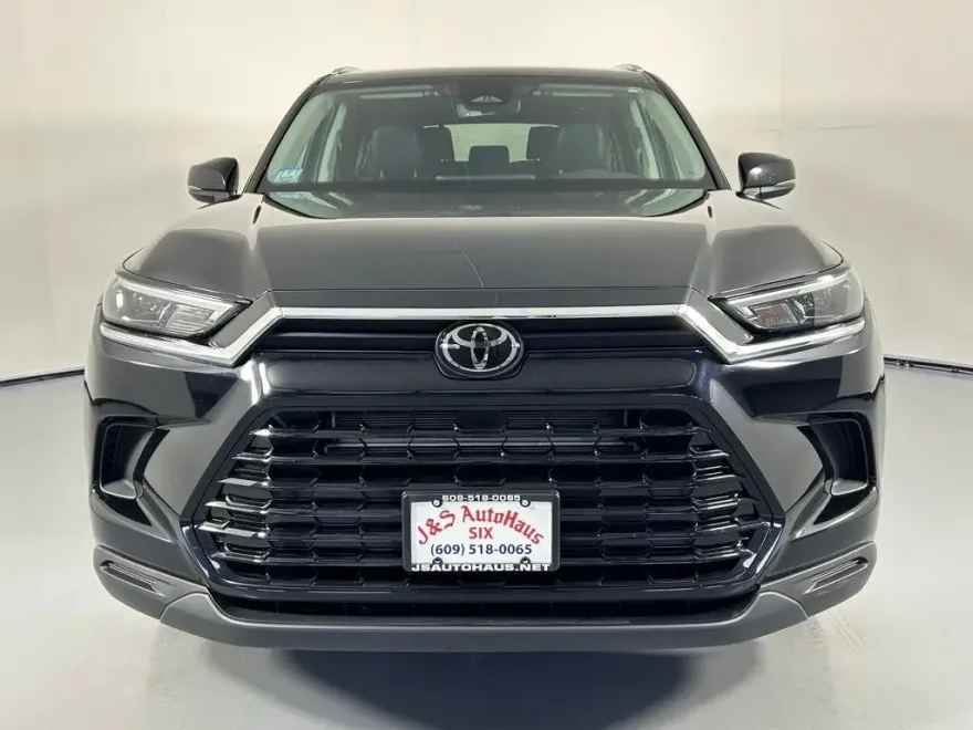 2024 Toyota Highlander Hybrid XLE photo 1