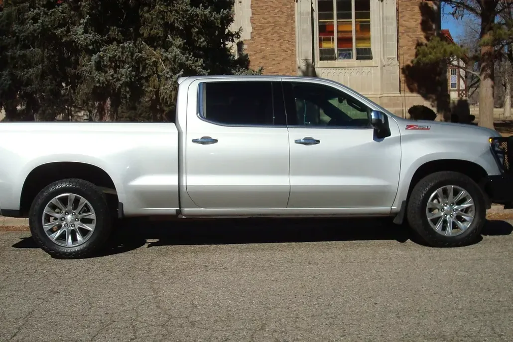 2022 Chevrolet Silverado 1500 LTZ photo 1