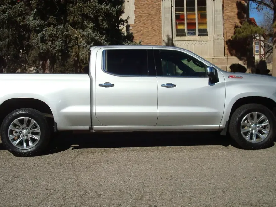 2022 Chevrolet Silverado 1500 LTZ photo 1
