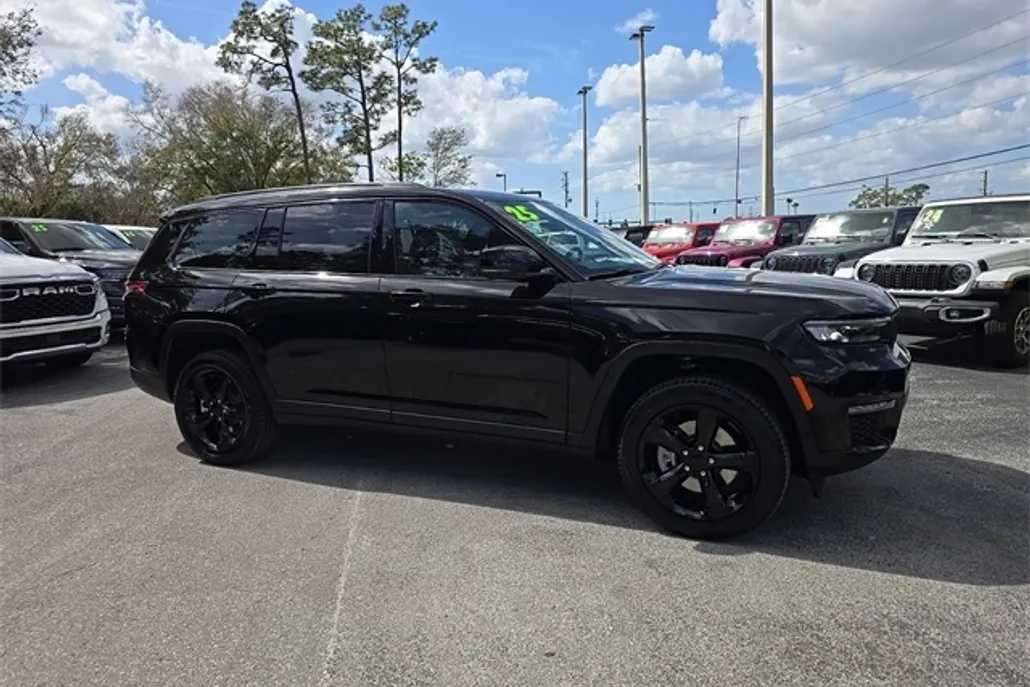 2025 Jeep Grand Cherokee Limited photo 1