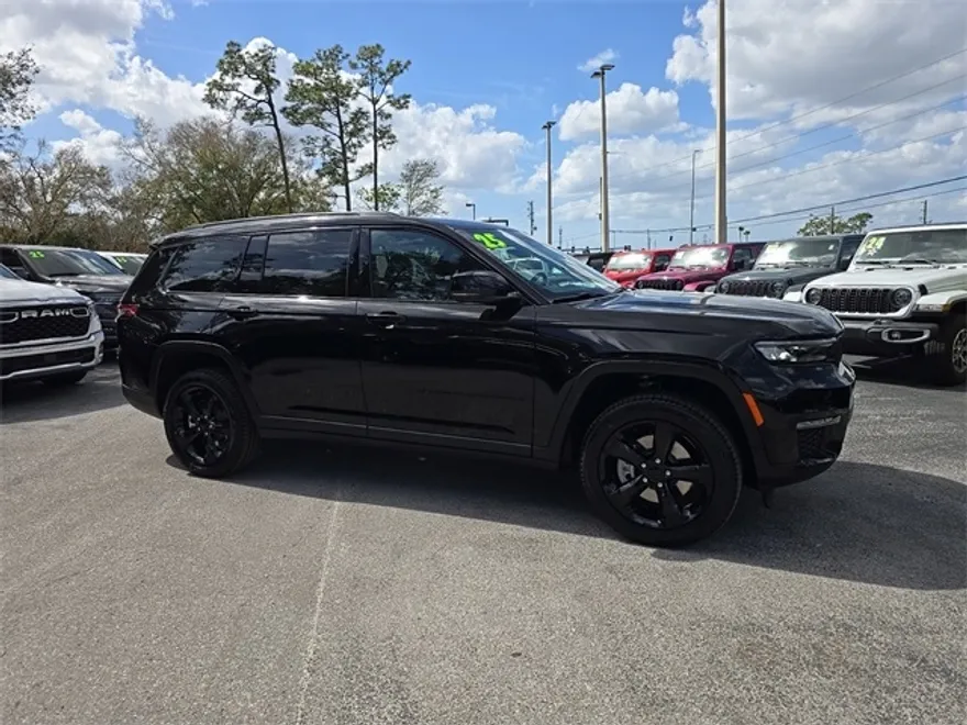 2025 Jeep Grand Cherokee Limited photo 1