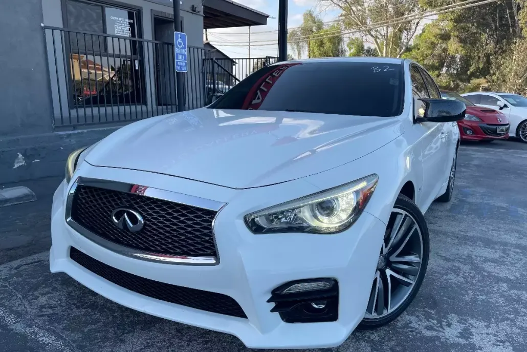 2015 Infiniti Q50 Sport photo 1