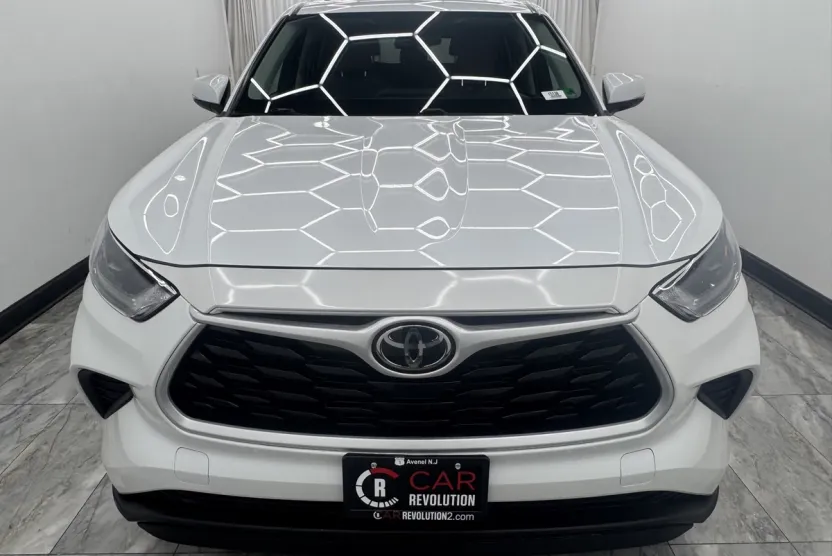 2023 Toyota Highlander L photo 1