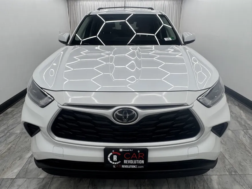 2023 Toyota Highlander L photo 1