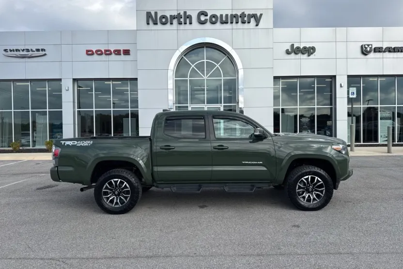 2021 Toyota Tacoma TRD Sport photo 1