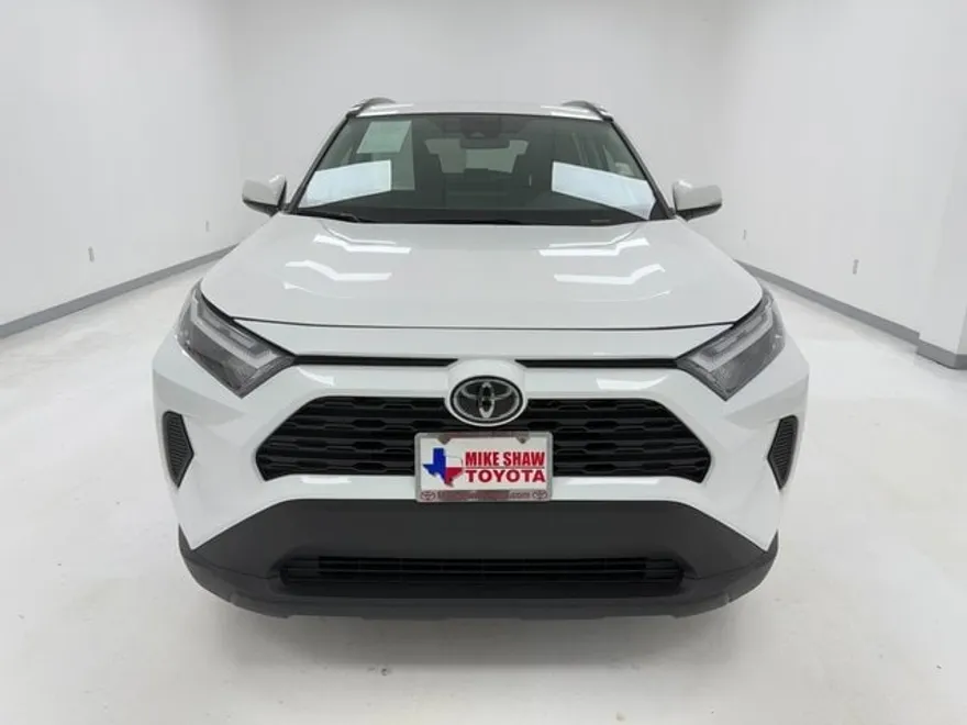 2024 Toyota RAV4 XLE photo 1