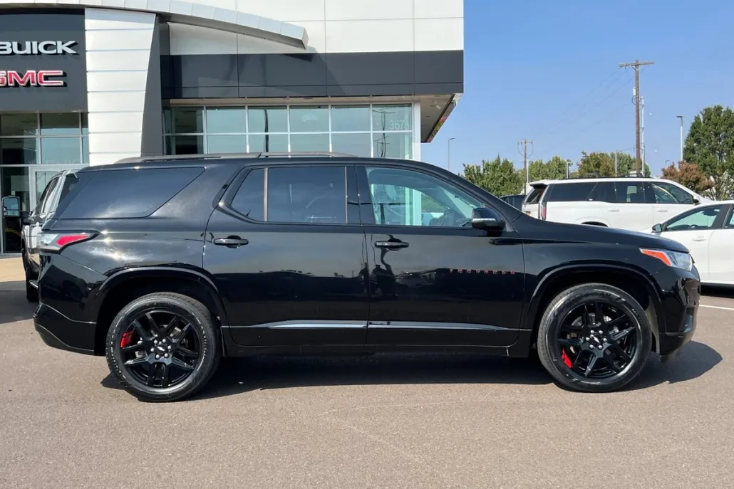2021 Chevrolet Traverse Premier photo 1