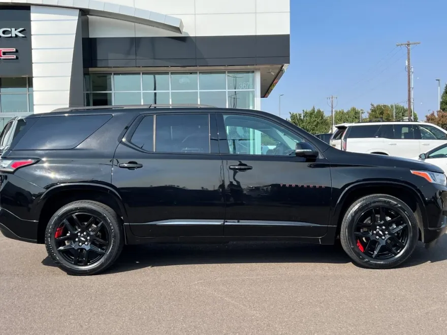 2021 Chevrolet Traverse Premier photo 1