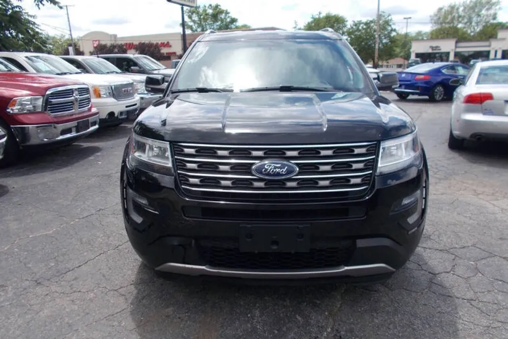 2017 Ford Explorer XLT photo 1