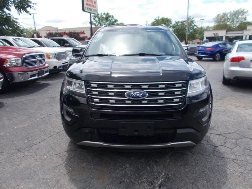 2017 Ford Explorer XLT photo 1