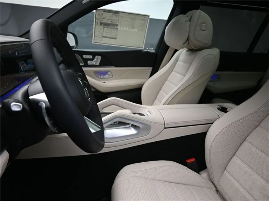 2025 Mercedes Benz GLS 450 4MATIC photo 1