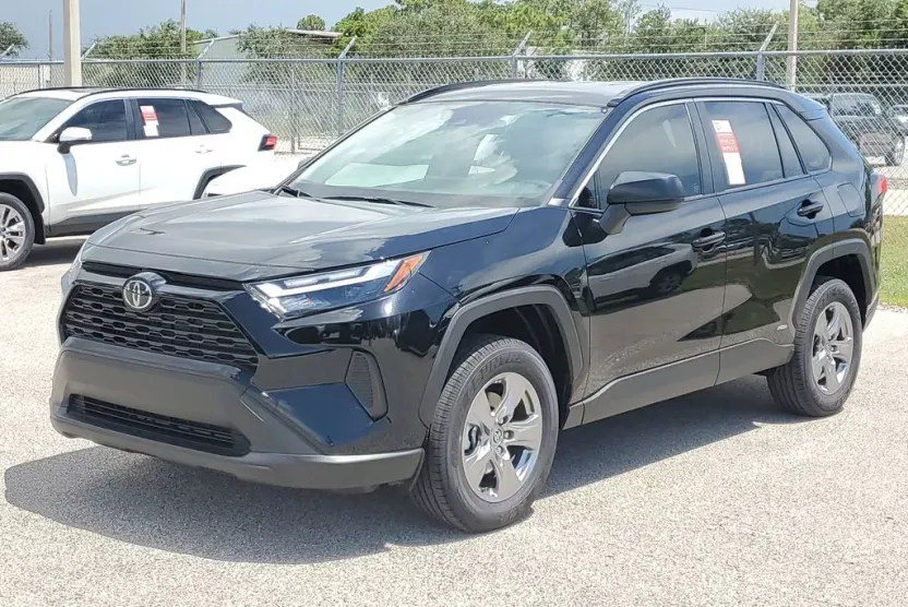 2025 Toyota RAV4 Hybrid LE photo 1