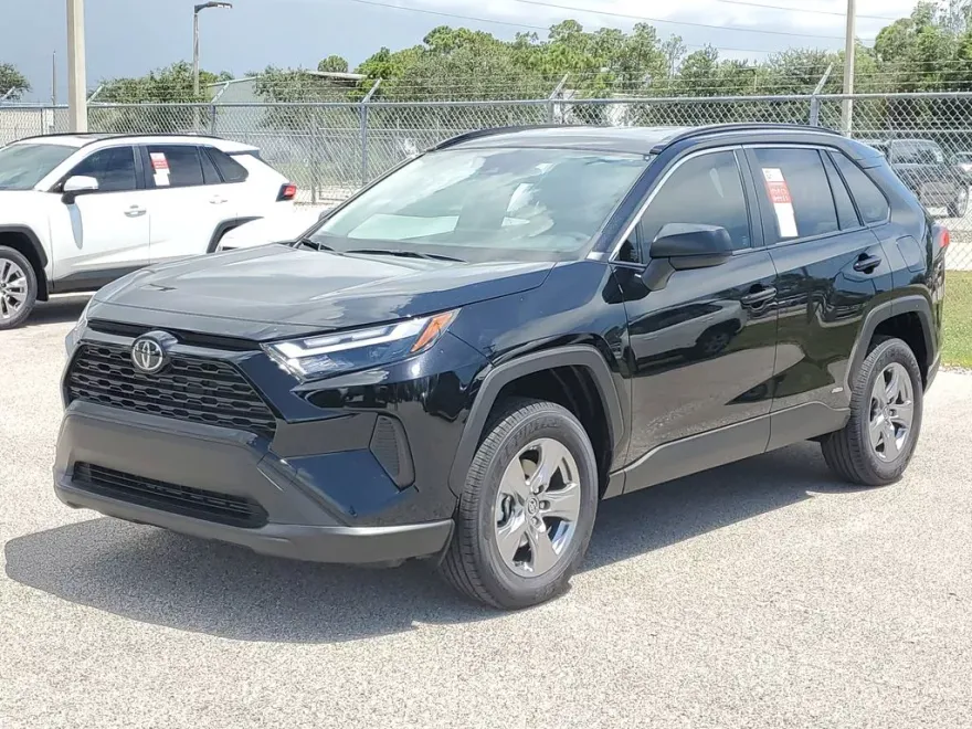 2025 Toyota RAV4 Hybrid LE photo 1