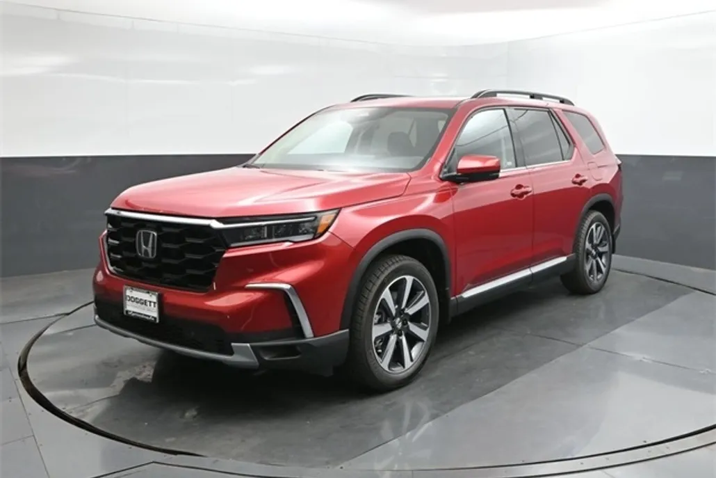 2025 Honda Pilot Touring photo 1