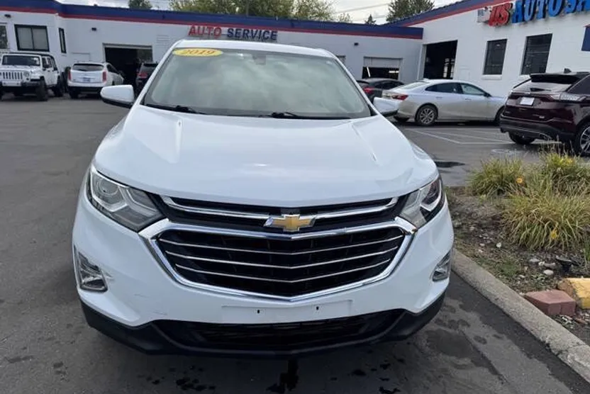 2019 Chevrolet Equinox LT photo 1