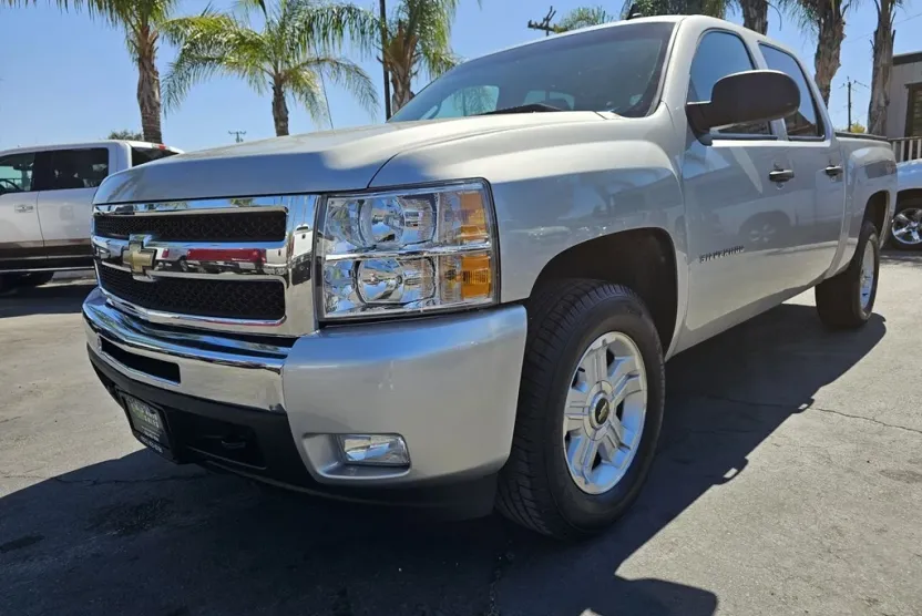 2011 Chevrolet Silverado 1500 LT photo 1