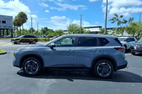 2026 Nissan Rogue SV photo 2