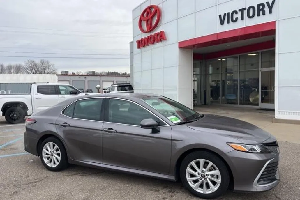 2024 Toyota Camry LE photo 1