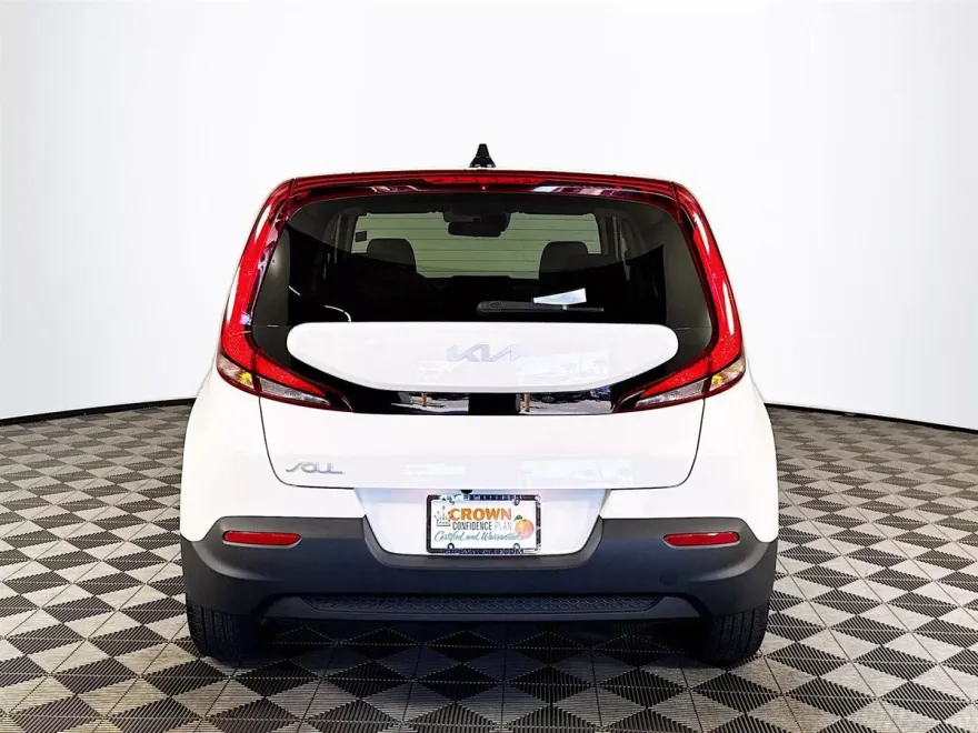 2022 Kia Soul LX photo 1