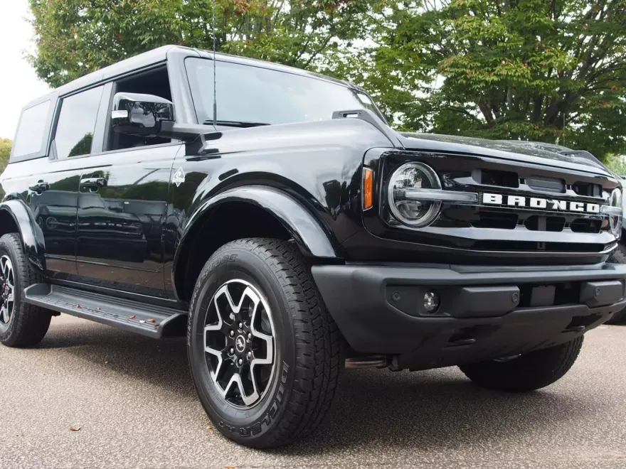 2025 Ford Bronco Outer Banks photo 1