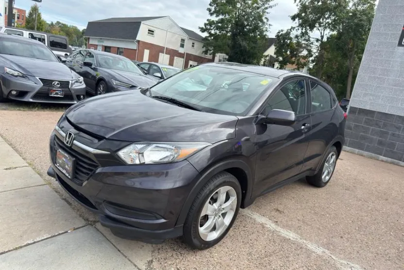 2017 Honda HR-V LX photo 1