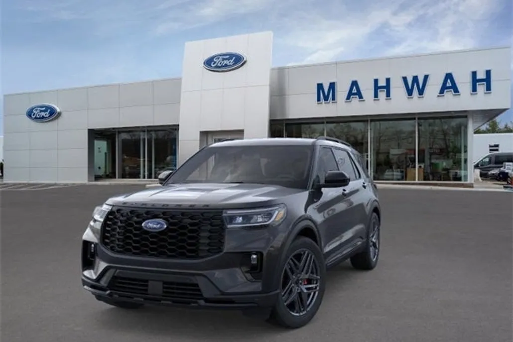2025 Ford Explorer ST-Line photo 1