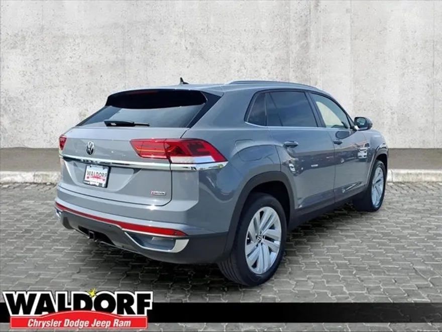 2022 Volkswagen Atlas Cross Sport V6 SE Technology photo 1