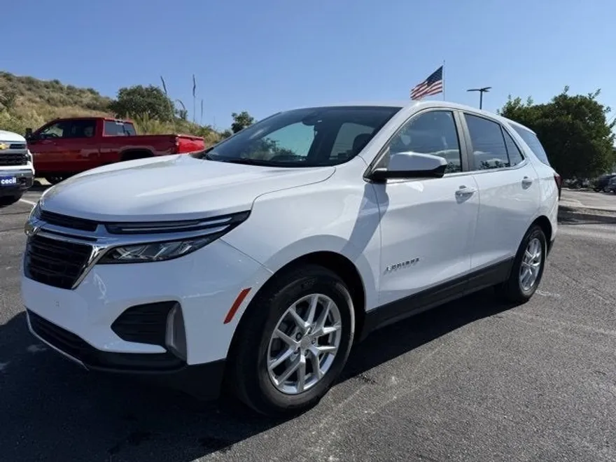 2024 Chevrolet Equinox LT photo 1
