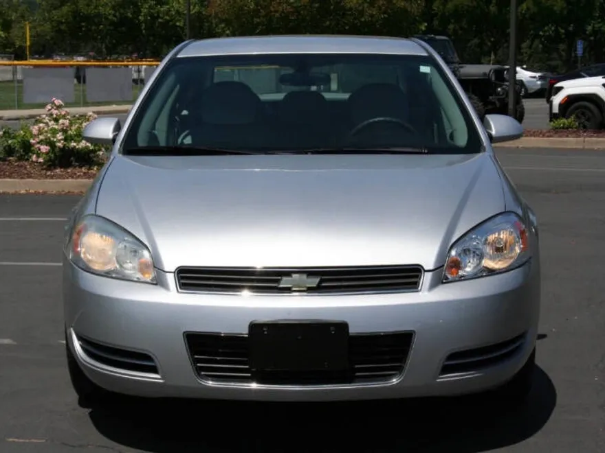 2009 Chevrolet Impala LS photo 1