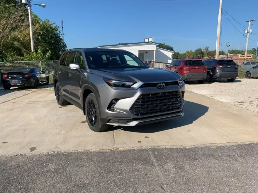 2025 Toyota Highlander Hybrid Limited photo 1