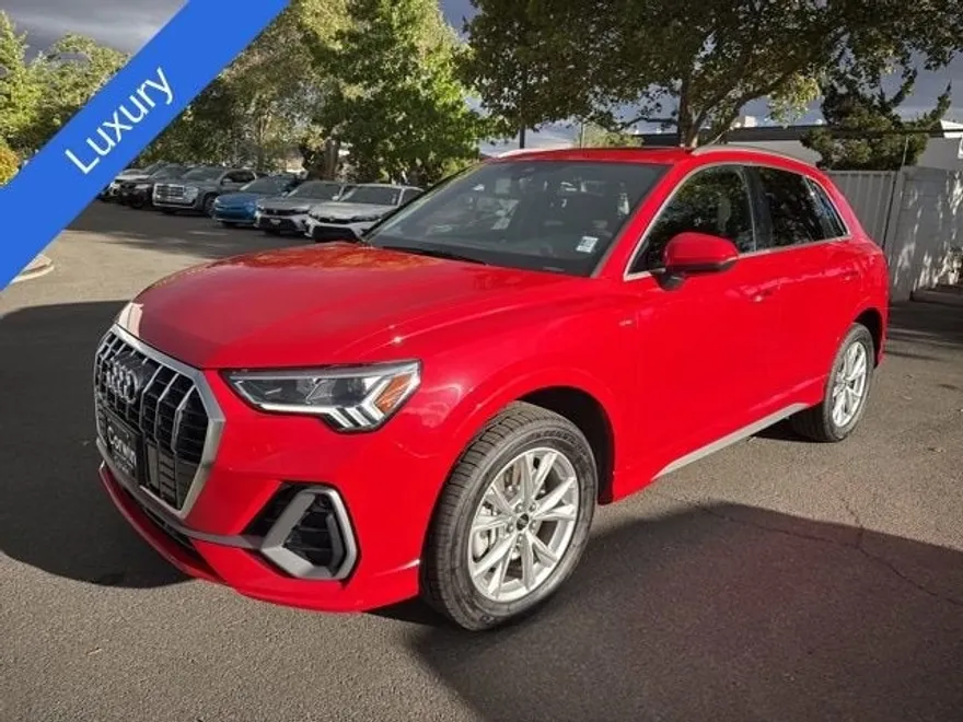 2025 Audi Q3 S line Premium photo 1