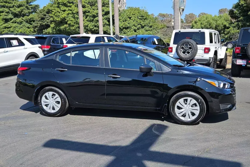 2024 Nissan Versa 1.6 S photo 1