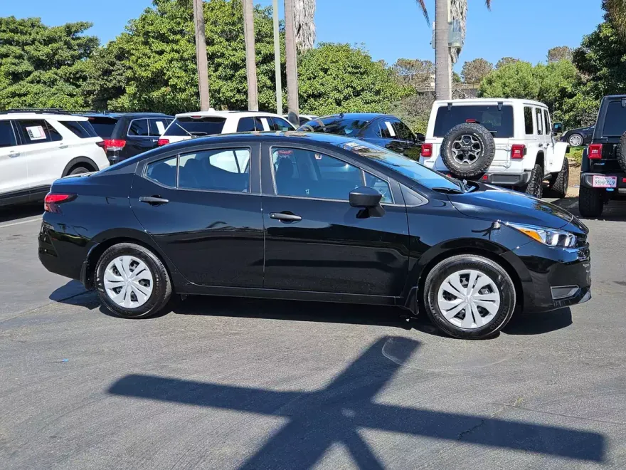 2024 Nissan Versa 1.6 S photo 1