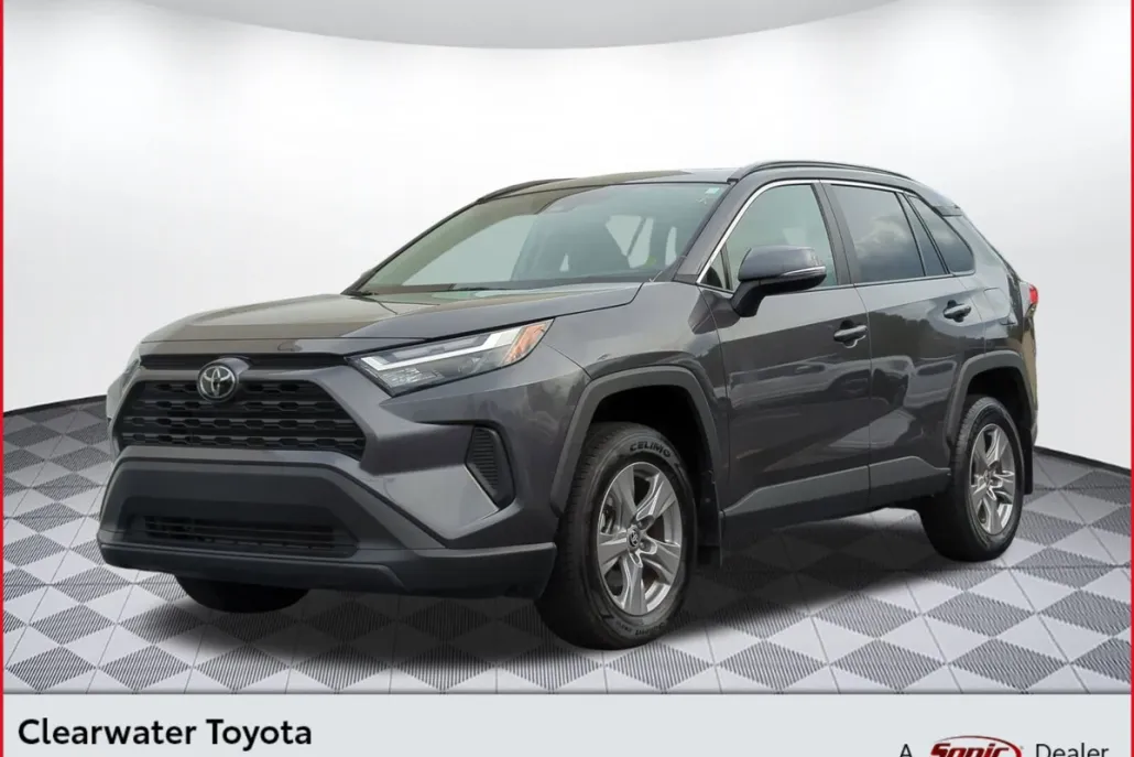 2024 Toyota RAV4 XLE photo 1
