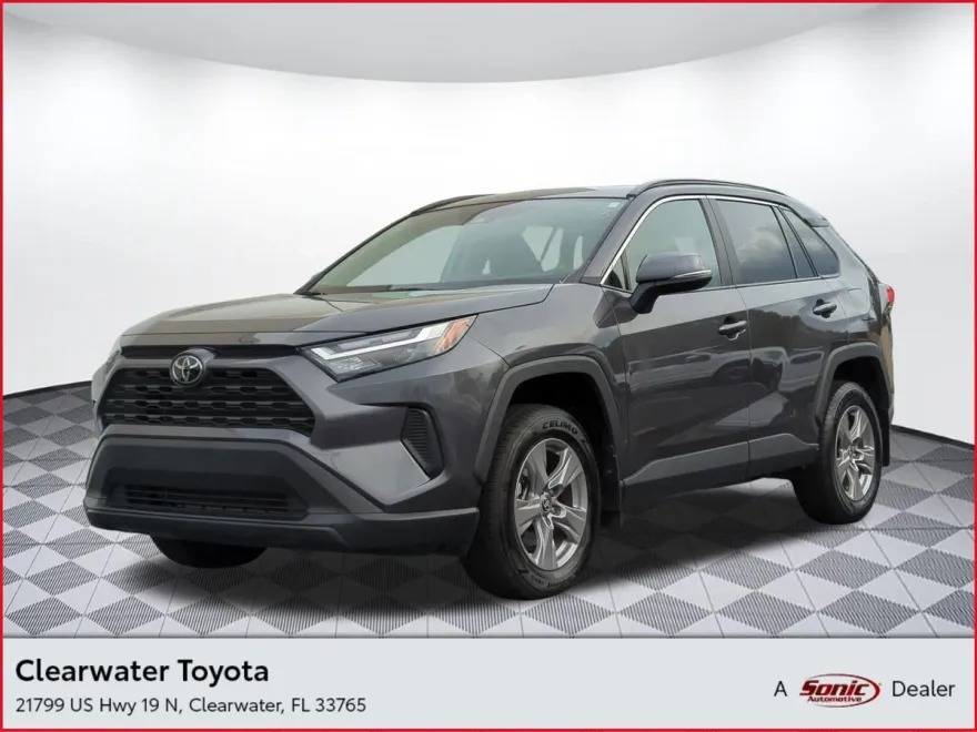 2024 Toyota RAV4 XLE photo 1